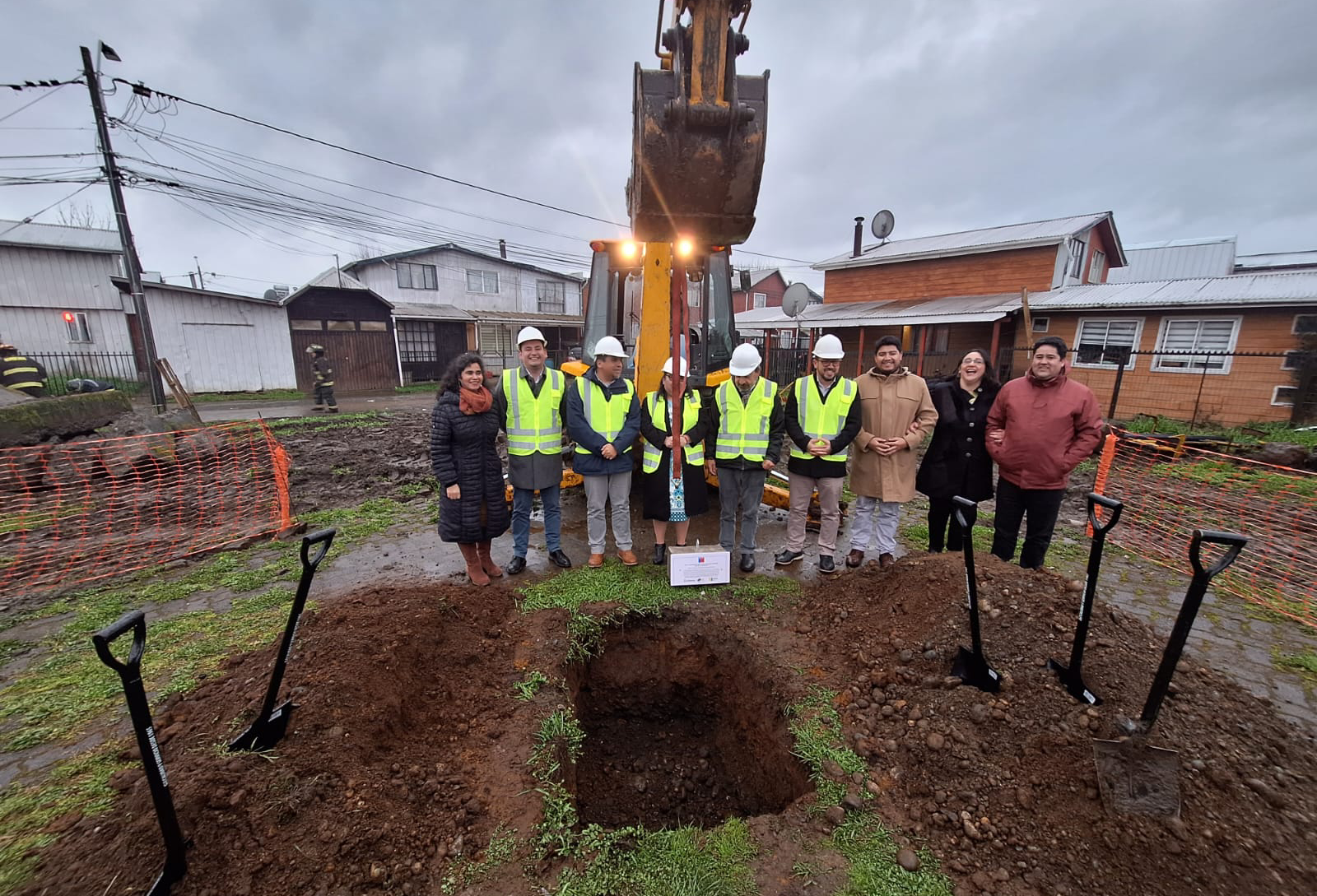 Inversión supera los $200 millones: Ponen en marcha obras de mejoramiento en dos plazas de Mariquina