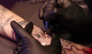 Una veintena de artistas mujeres se reunirán en Valdivia en encuentro del tatuaje