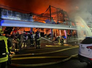 Desperfecto eléctrico habría causado incendio en local comercial del centro de Valdivia