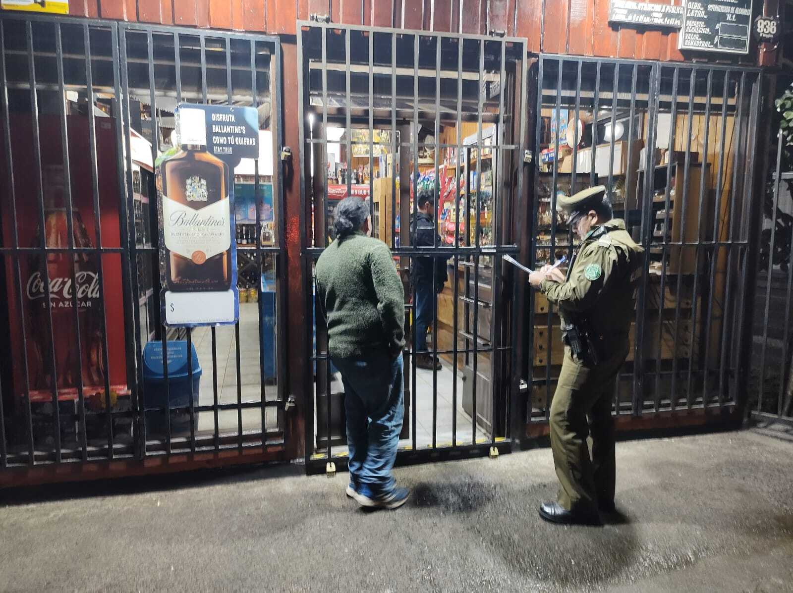 Operativo nocturno de Carabineros culmina con detención de 8 personas en Valdivia