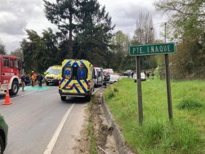 Colisión entre un bus y un furgón en Máfil dejó 10 lesionados