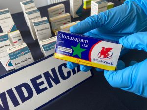 Más de 9 mil dosis de medicamentos fueron incautados por la PDI en feria libre de Valdivia
