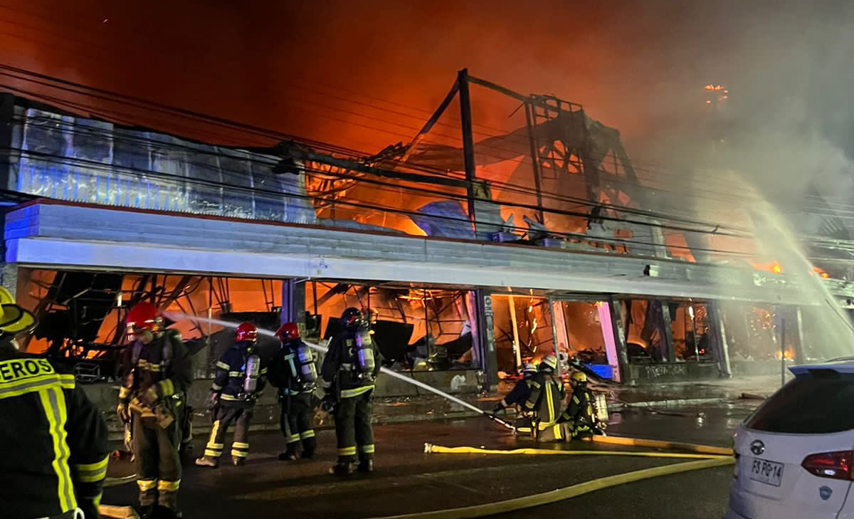 Trabajadores de mall chino afectado por incendio en Valdivia iniciaron proceso para encontrar empleo
