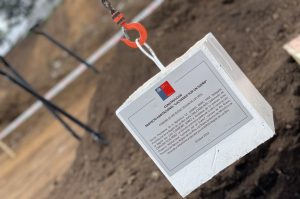 Instalan primera piedra de proyecto que permitirá la construcción de 100 viviendas en Río Bueno