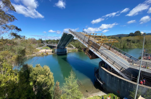 Tránsito en el puente Cau Cau estará interrumpido por trabajos eléctricos en el sistema de levante