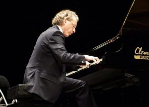 Pianista austriaco se presentará por primera vez en Valdivia con un repertorio de obras clásicas