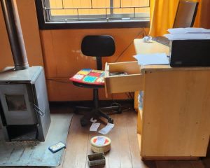 Delincuentes ingresaron por la fuerza a la parroquia de Paillaco y sustrajeron dinero desde sus oficinas