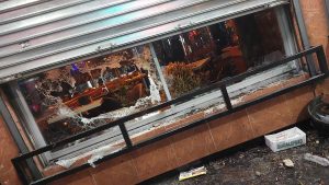 Sin detenidos terminó "noche de furia" contra el Café Palace por denuncia de maltrato a perros comunitarios