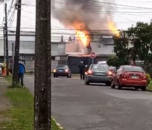 Dos viviendas fueron afectadas por incendio ocurrido esta mañana en Valdivia