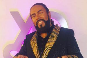 Sorprendente imitador de Barry White canta este viernes en Dreams Valdivia