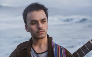 El cantautor valdiviano Camilo Eque prepara su próximo concierto en el Teatro Cervantes