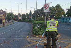 Valdivia: Dos jóvenes fallecieron tras violento accidente en motocicleta