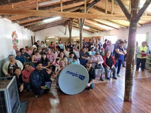 Entregan más de 1.700 kits de televisión satelital en la comuna de Panguipulli