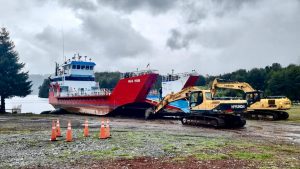 El 15 de enero retornaría a su recorrido la barcaza Hua Hum conectando Puerto Fuy y Puerto Pirehueico