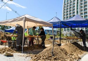 Municipio anuncia licitación para retomar obras en las plazas Chile y Pedro de Valdivia