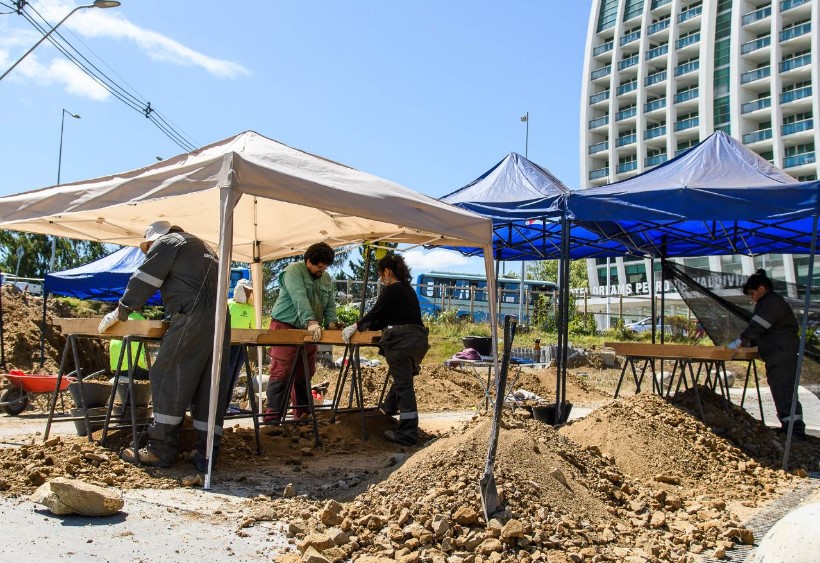 Municipio anuncia licitación para retomar obras en las plazas Chile y Pedro de Valdivia
