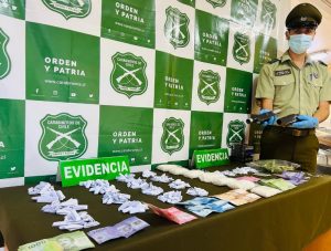 Carabineros del OS7 incautó drogas y detuvo a tres personas en población Menzel en Valdivia