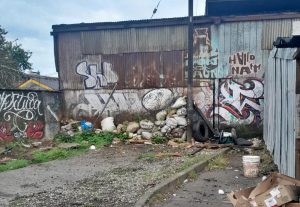 Tras robo de baños locatarios de la Pérgola de las flores denuncian abandono
