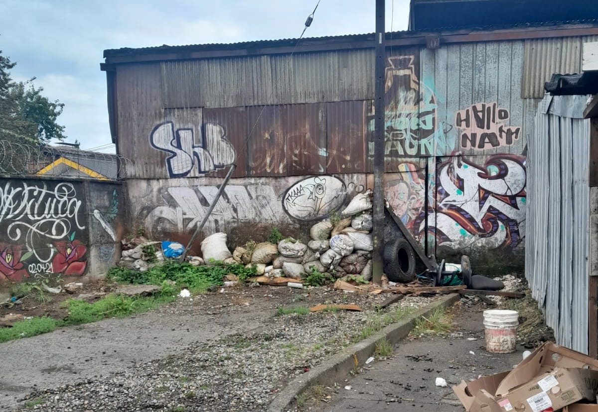 Tras robo de baños locatarios de la Pérgola de las flores denuncian abandono