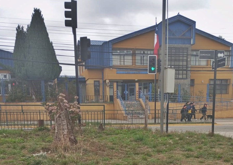 Por supuestas amenazas de disparos toman medidas de resguardo en escuela España de Los Lagos