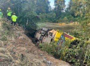 15 lesionados deja volcamiento de bus interprovincial en la Ruta CH 203 entre Lanco y Panguipulli