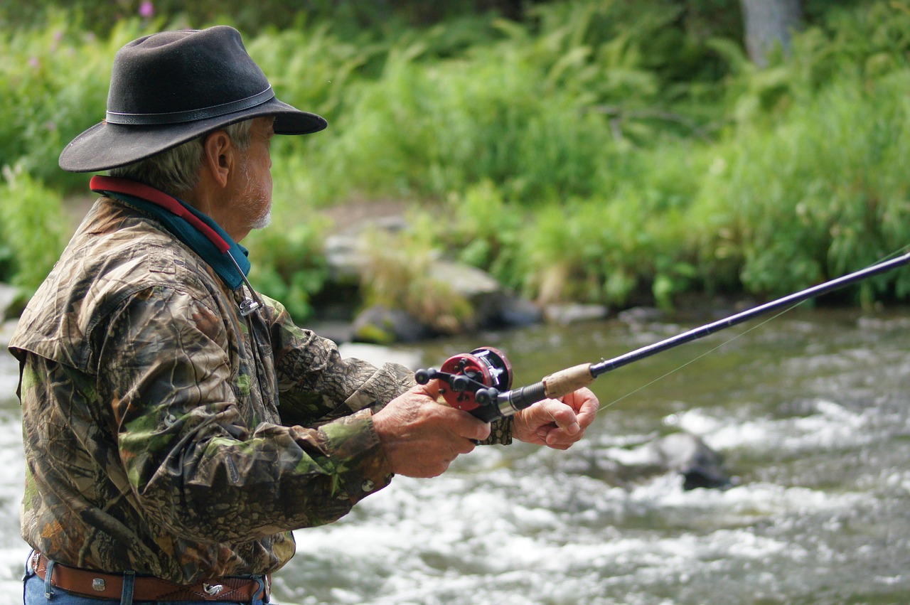 Anuncian extensión de la temporada de pesca recreativa para aguas continentales en la región de Los Ríos