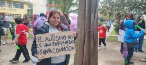 Marcha por la inclusión: Amigos Autismo Valdivia exige centro de neurodesarrollo y derechos para personas autistas
