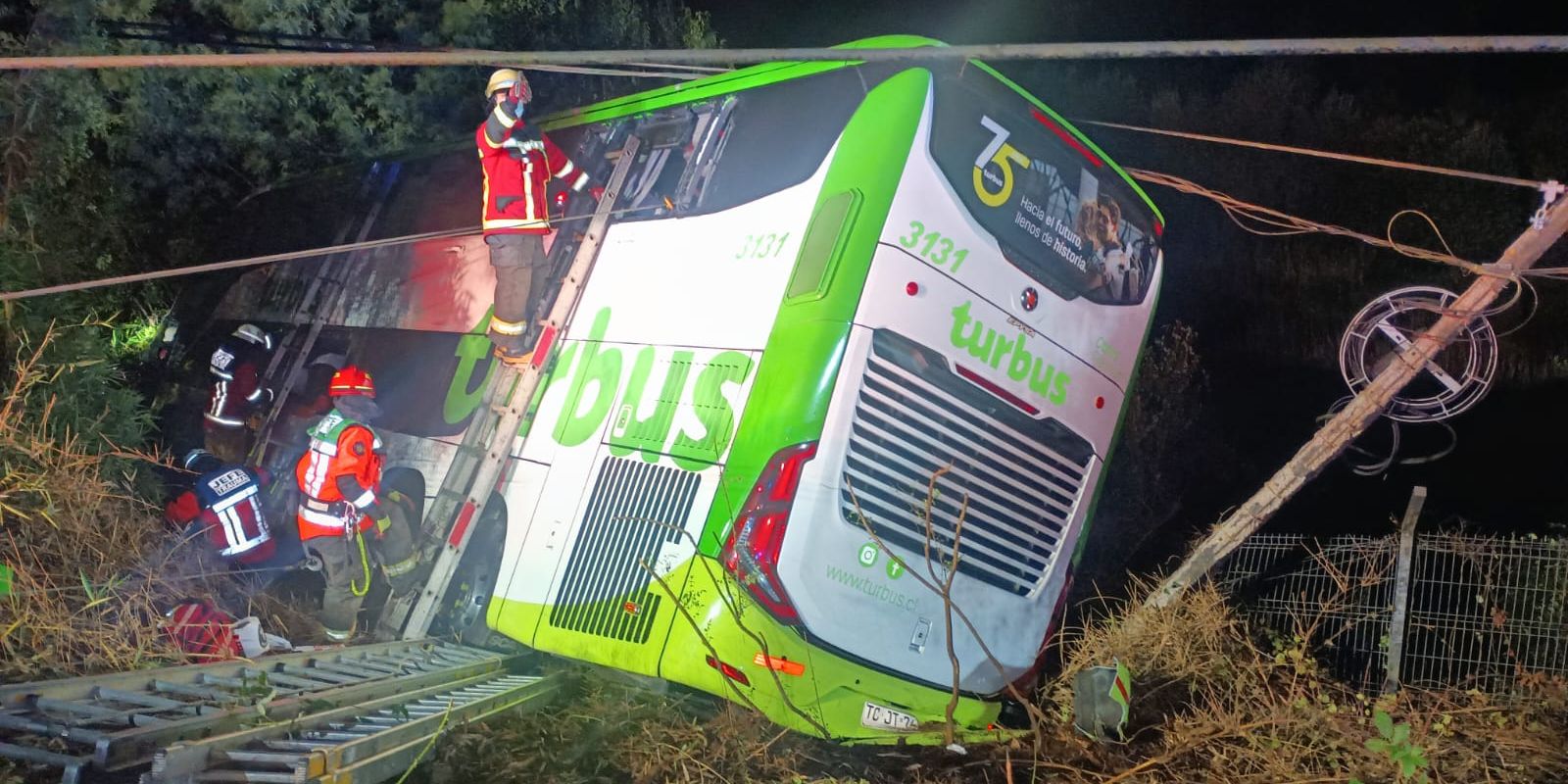 Colisión de bus interprovincial deja una persona fallecida y 15 lesionados