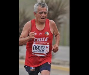 Entrena en la carretera: Atleta de 70 años se prepara para campeonato mundial de atletismo en Suecia