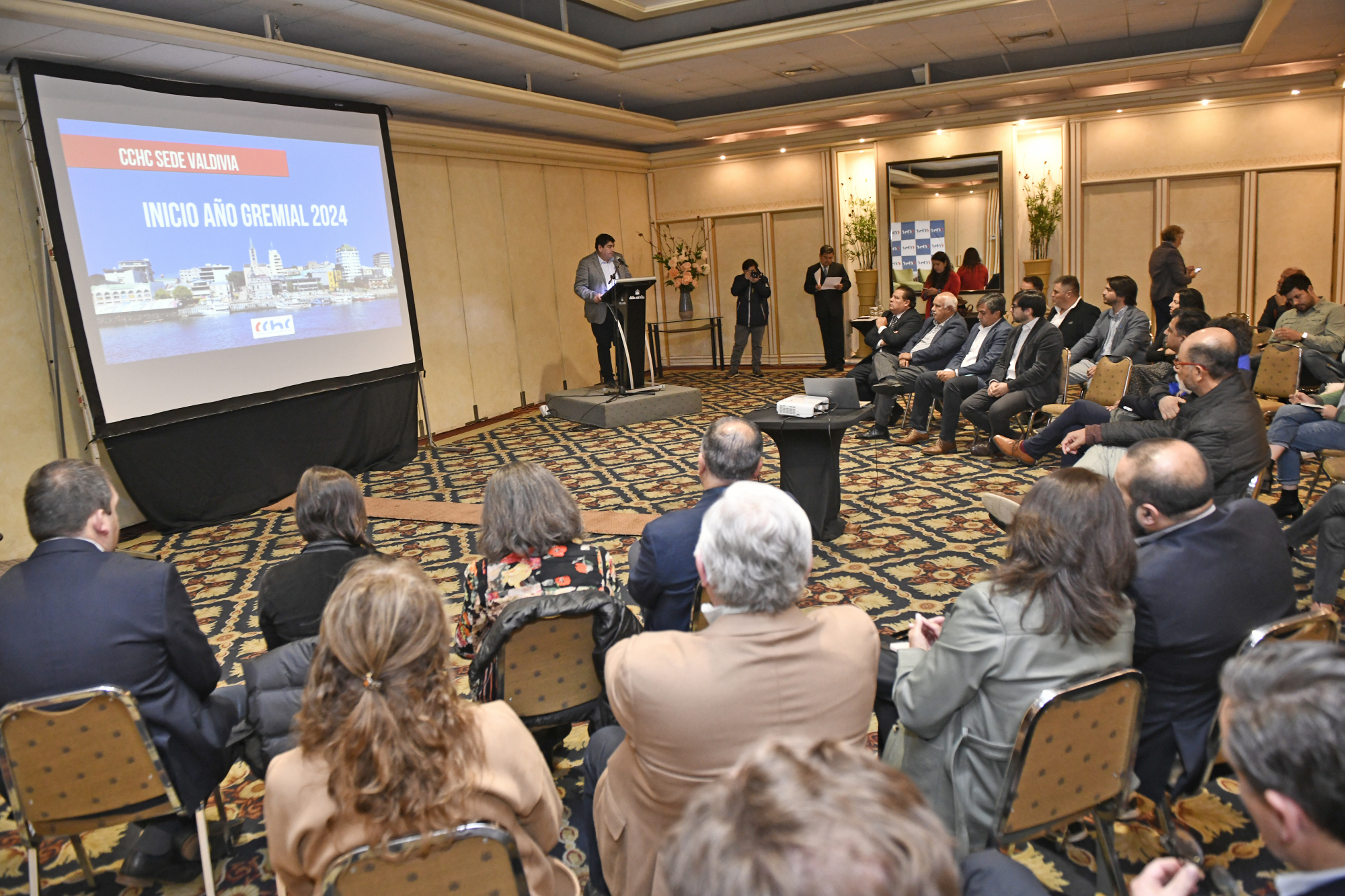 Cámara Chilena de la Construcción abordó la burocracia que genera la permisología en la reactivación económica