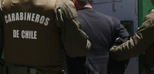 Detienen a dos menores de 17 años por asalto a mano armada en Panguipulli