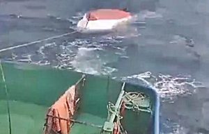 Volcamiento de embarcación deja un pescador desaparecido en Mehuin