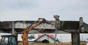 Comenzó demolición de estructura ubicada en la rotonda de Yáñez Zavala y Pablo Neruda