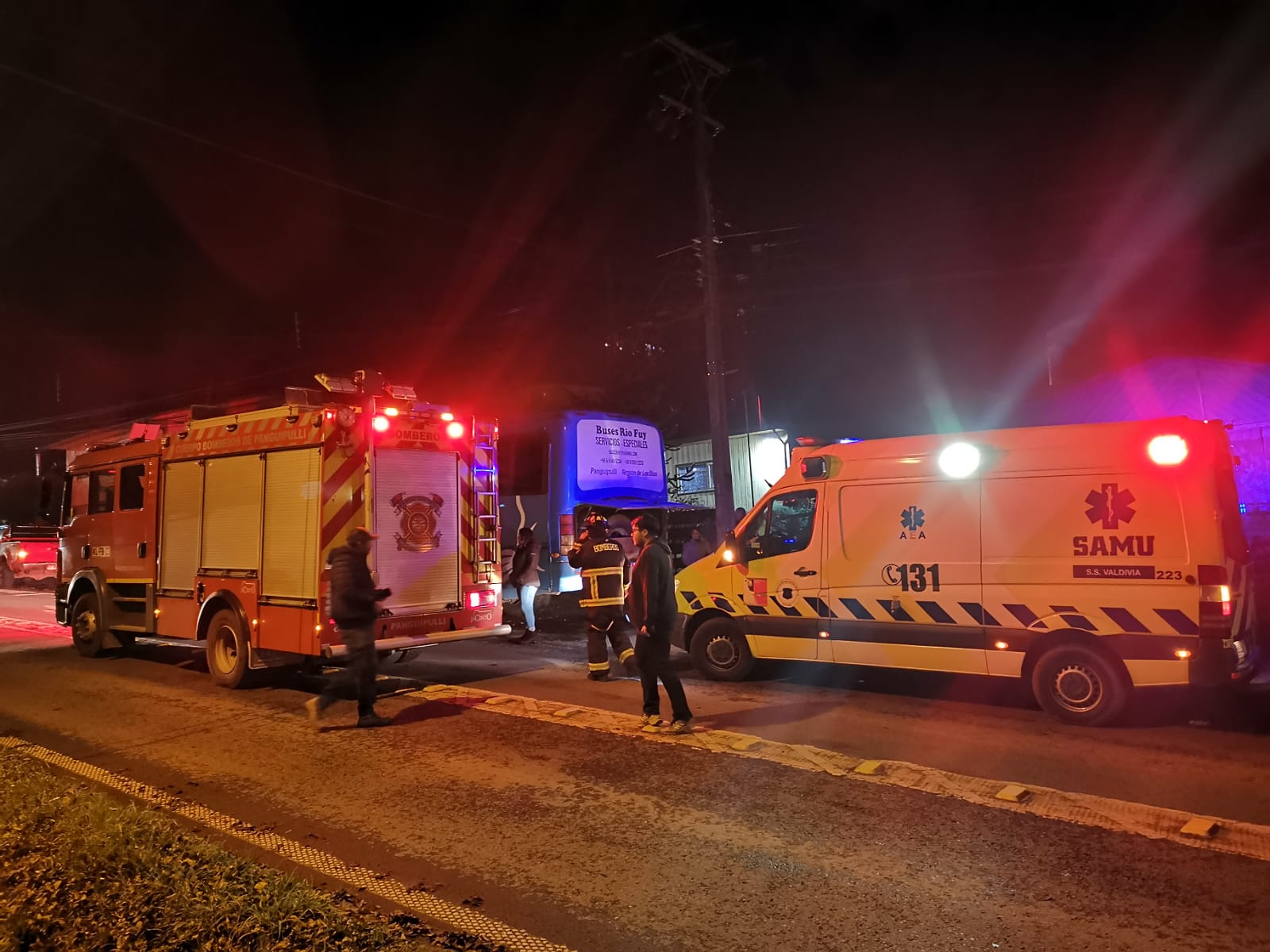 Conductor murió tras ser presionado por un bus en Panguipulli