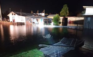Viviendas anegadas y personas albergadas deja desborde del río San Pedro en Los Lagos