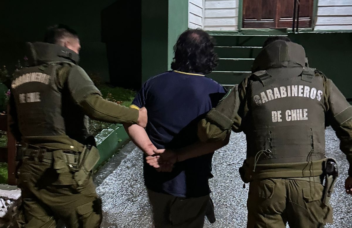 Detienen a hombre que golpeó a su hijo, roció la casa con bencina y amenazó a policías en Lago Ranco