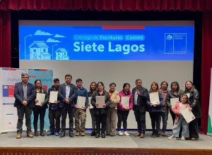 150 familias de Lanco reciben escrituras de sus viviendas en el proyecto habitacional Siete Lagos