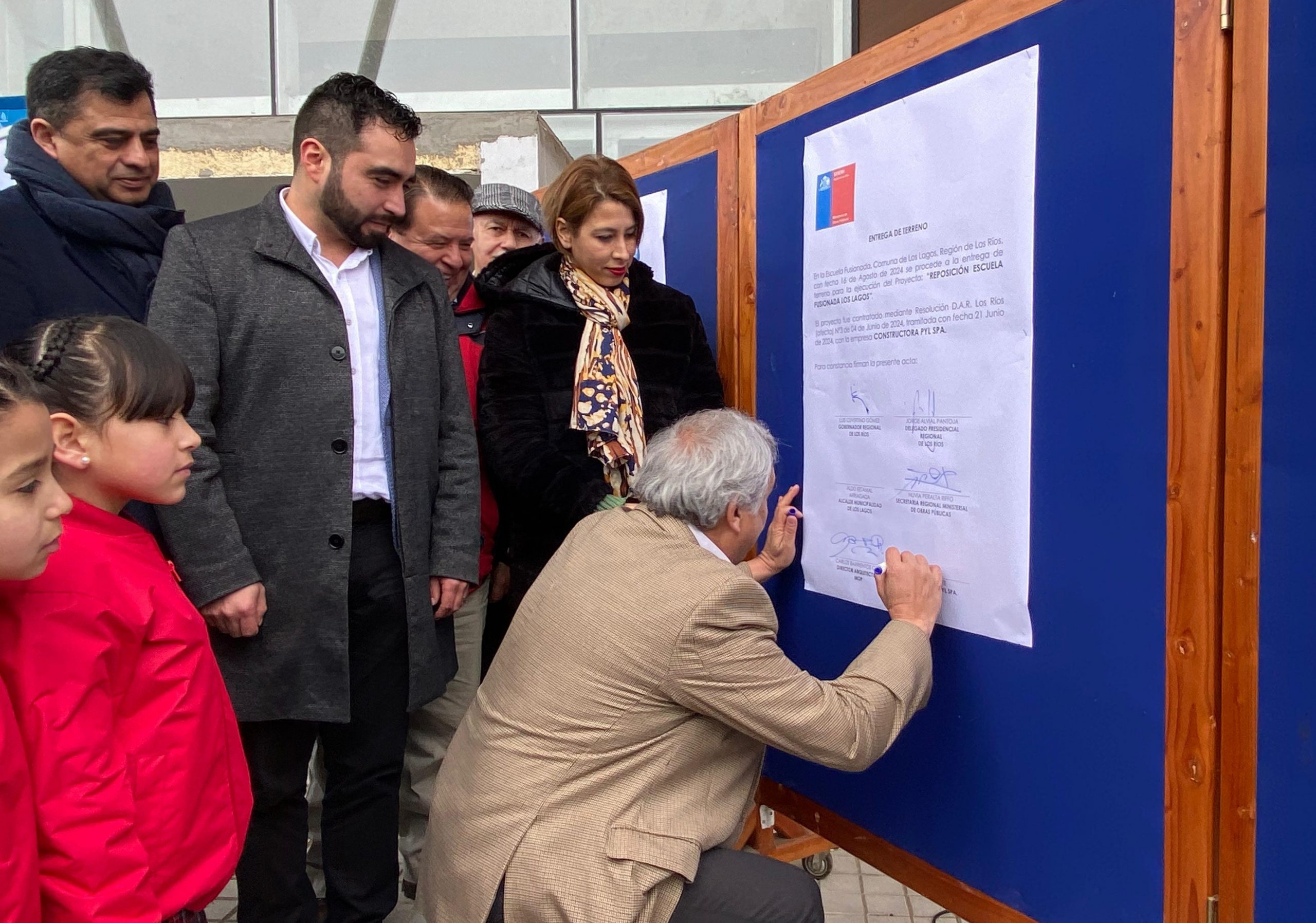 Reinician obras de paralizado proyecto de reposición de la Escuela Fusionado de Los Lagos