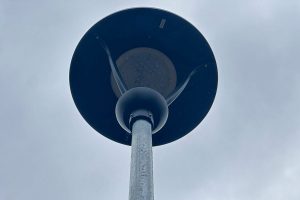 Proyecto de luminarias con soterramiento de cables en el centro de Valdivia lleva un 80% de avance