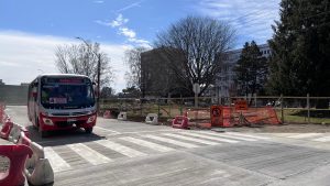 Habilitan el tránsito vehicular en calle Independencia ante avance de obras viales de plazas de Valdivia