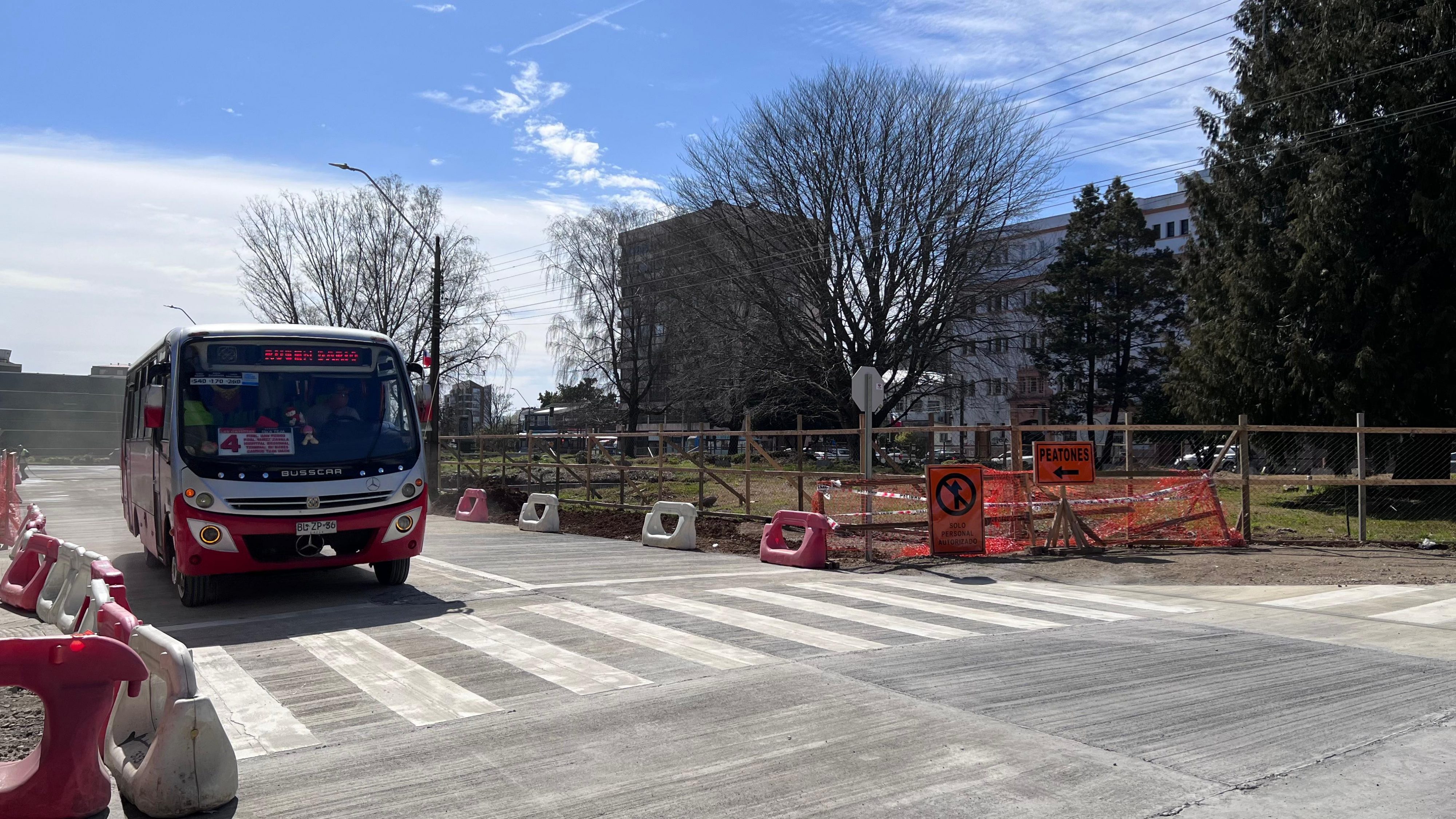 Habilitan el tránsito vehicular en calle Independencia ante avance de obras viales de plazas de Valdivia