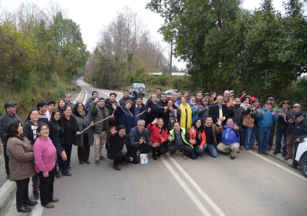 Inauguran asfaltado de seis primeros kilómetros de ruta al interior de Mariquina