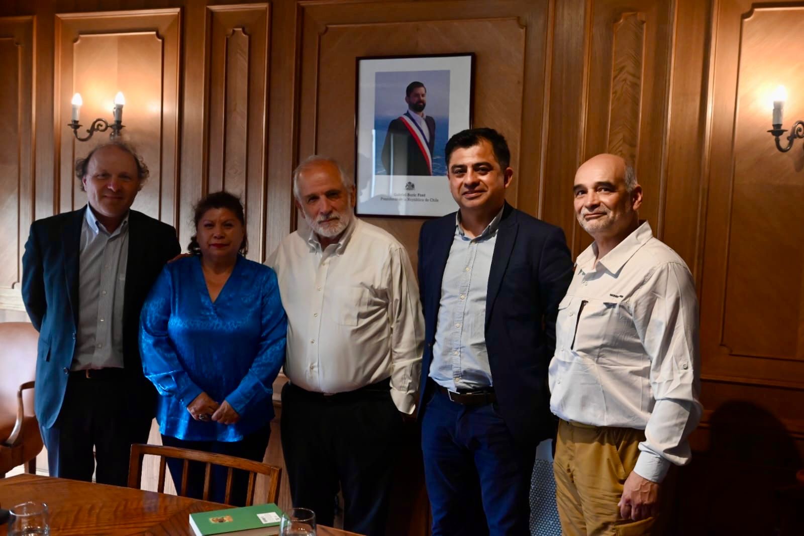 Sostienen reunión junto a Ministro Montes para analizar proceso de adjudicación de puente Cochrane