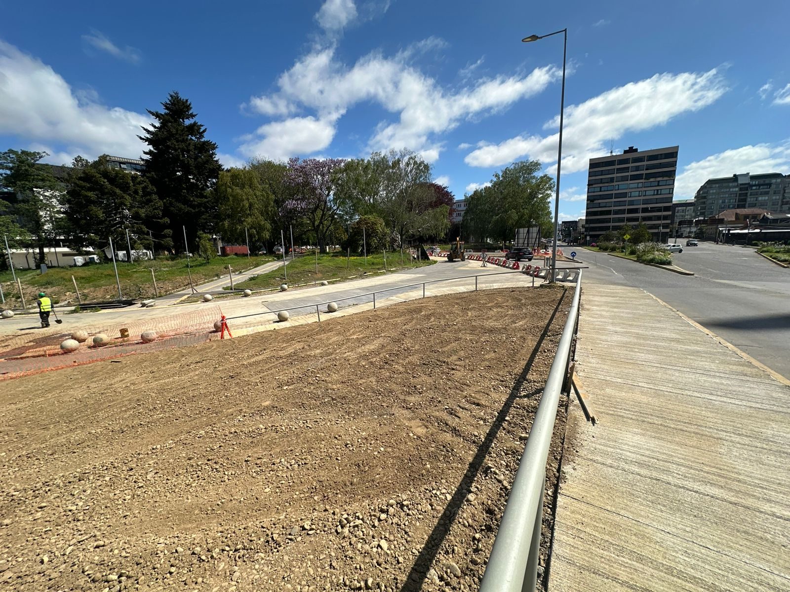 Municipio alista licitación para finalizar obras en plazas Chile y Pedro de Valdivia