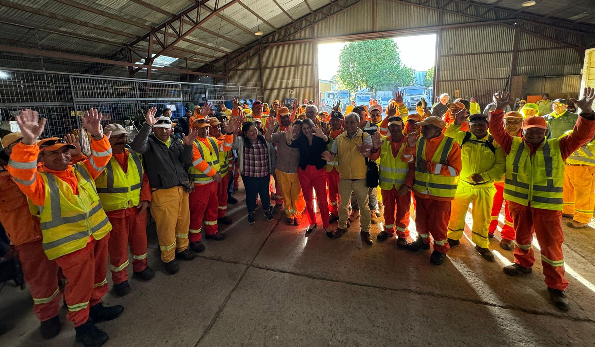 Alcaldesa Amtmann retomó sus funciones con saludo a trabajadores de aseo y ornato de Valdivia