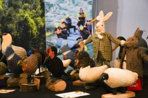 Más de 70 emprendedoras participan en la primera versión de la “Feria Sur Mujer Navidad con Sentido”