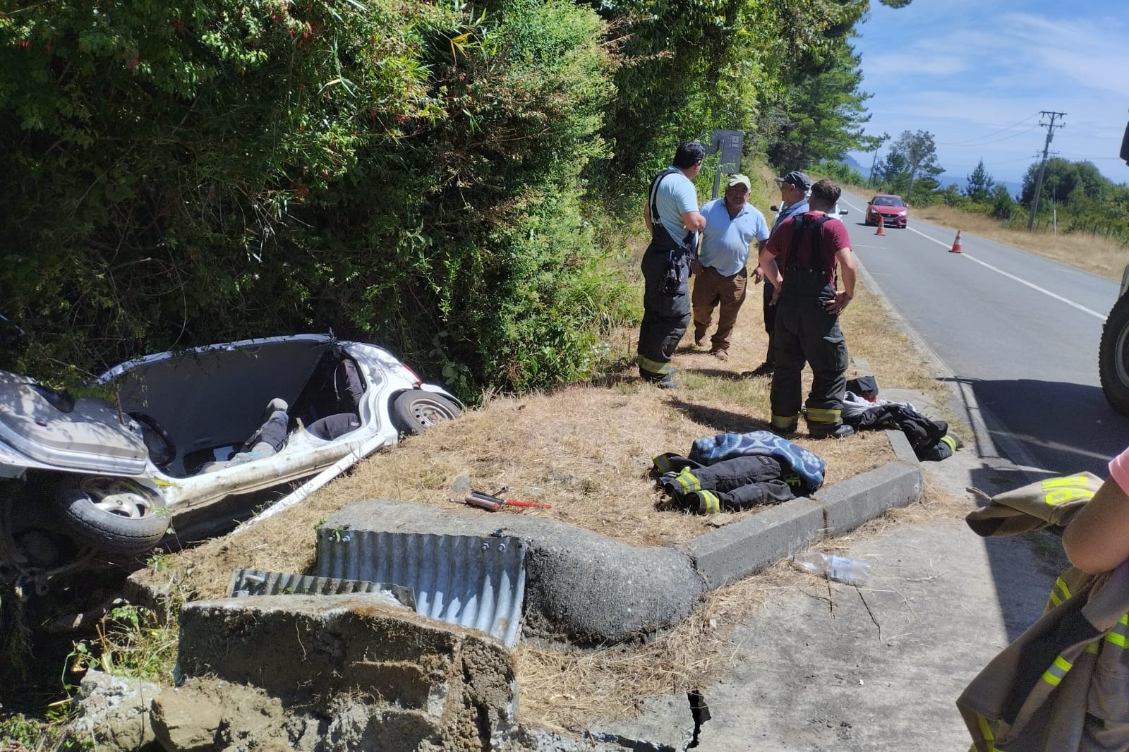 Volcamiento de vehículo terminó con dos lesionados graves en Corral