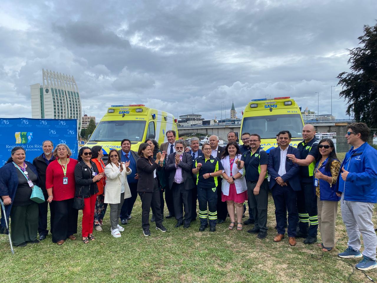 Entregan cuatro nuevas ambulancias para fortalecer la atención prehospitalaria en Valdivia y Mariquina