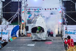 Ni la lluvia detuvo la divertida carrera de “Autos Locos 2025” en Valdivia: Conoce a los ganadores