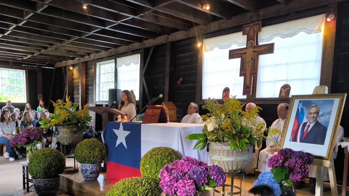 Sólo con representación regional de Gobierno: Realizan en Coique misa en memoria de ex Presidente Piñera